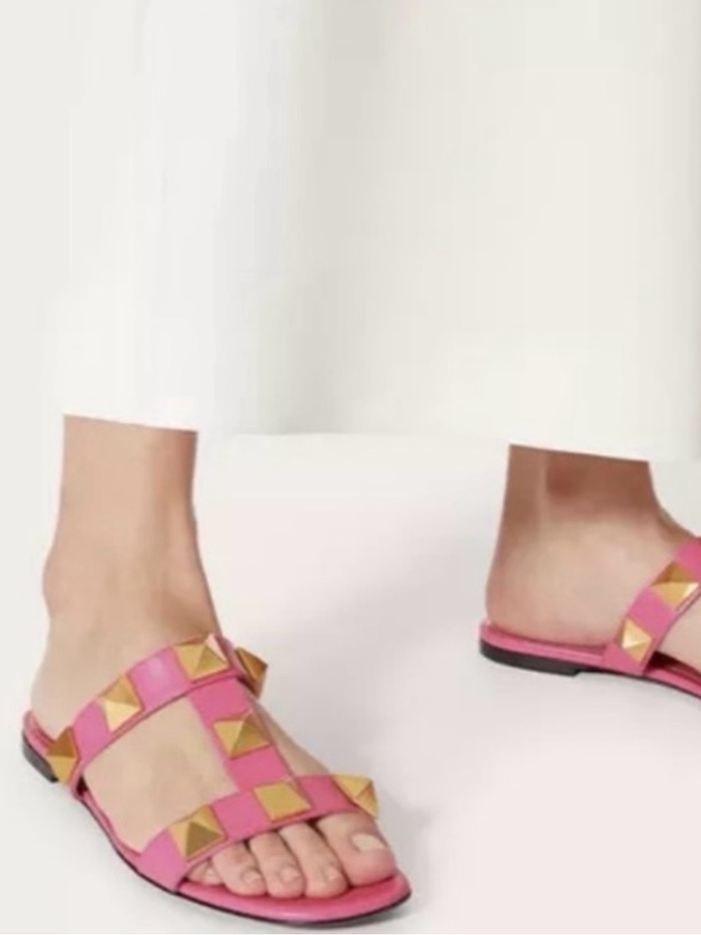 Valentino Garavani Rockstud Flat Slide
Sandals 37